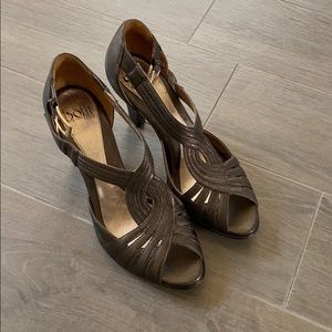 Sofft metallic light brown leather heels